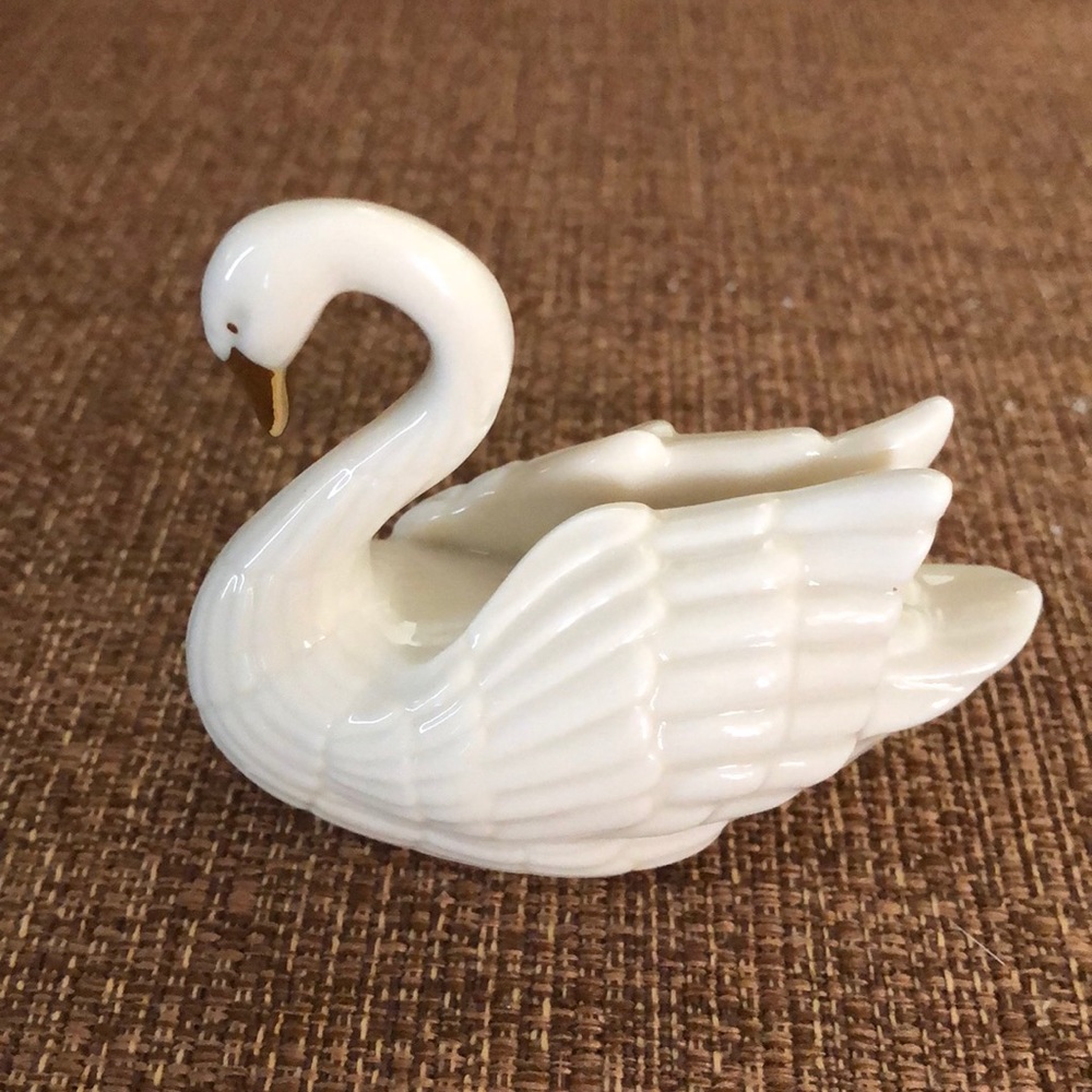 Lenox Swan with 24 Karat Gold Accents